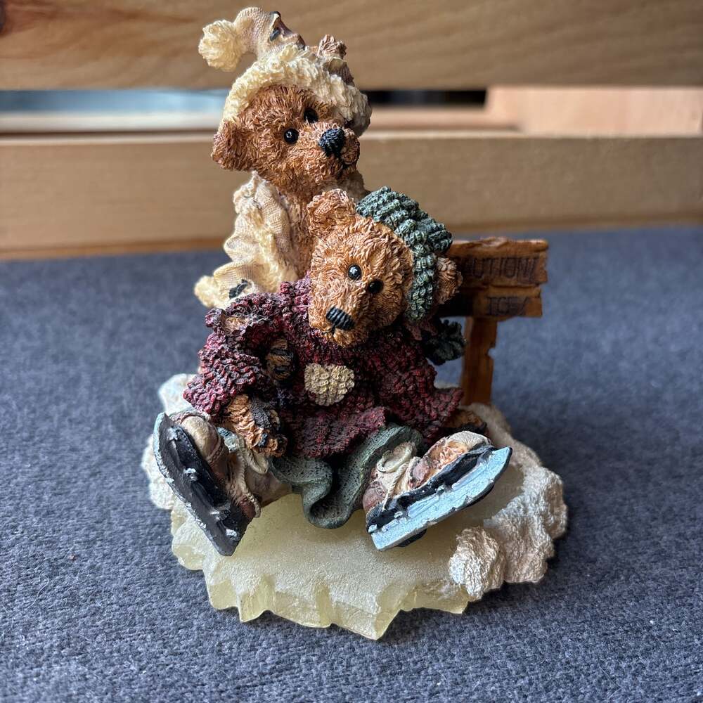 Boyds Bears Simone & Bailey... Helping Hands Figurine #2267 vintage ice skating